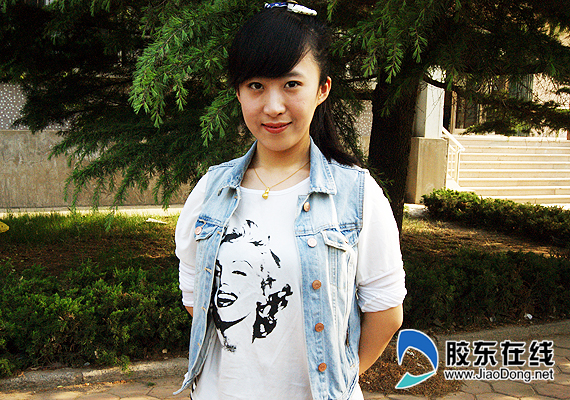 美丽大方的龙婧文